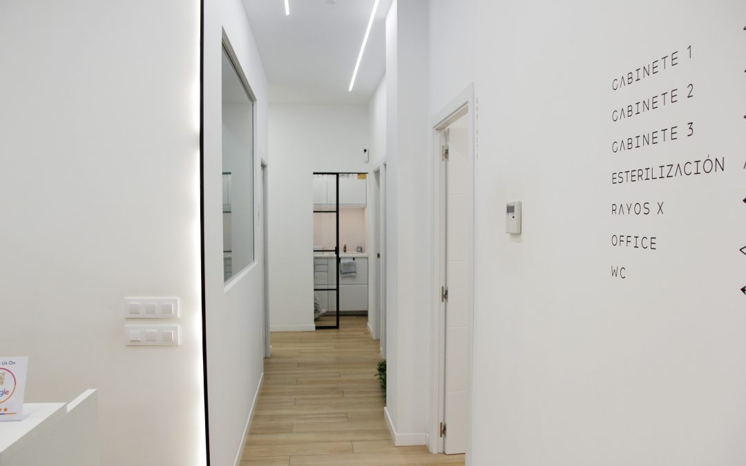 Implantes dentales en Villaverde: soluciones fijas, seguras y naturales para recuperar tu sonrisa